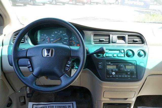 Honda Odyssey 2004 photo 2