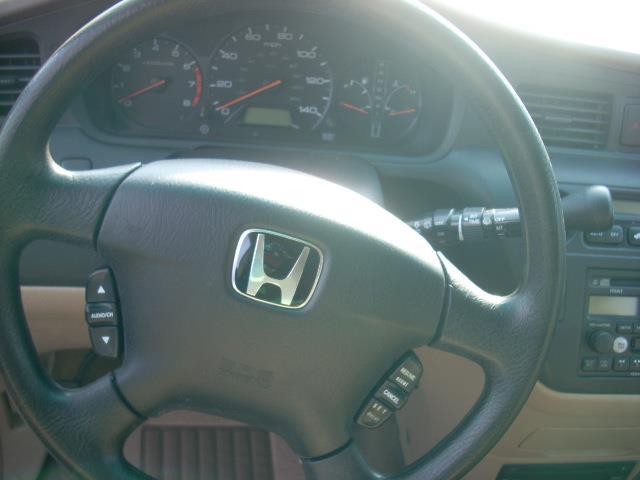 Honda Odyssey 2004 photo 3