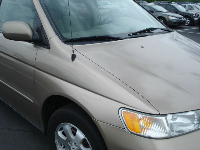 Honda Odyssey 2004 photo 2