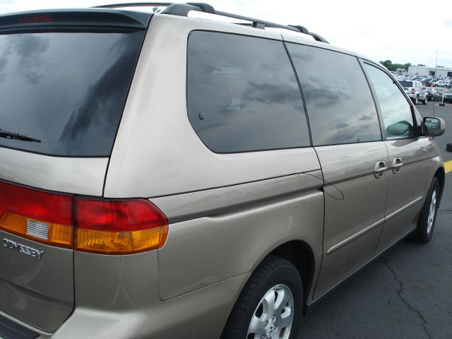 Honda Odyssey 2004 photo 3