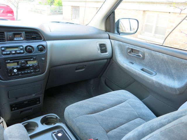Honda Odyssey 2004 photo 7