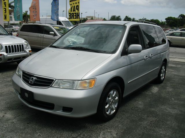 Honda Odyssey 2004 photo 2
