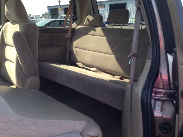 Honda Odyssey 2004 photo 2