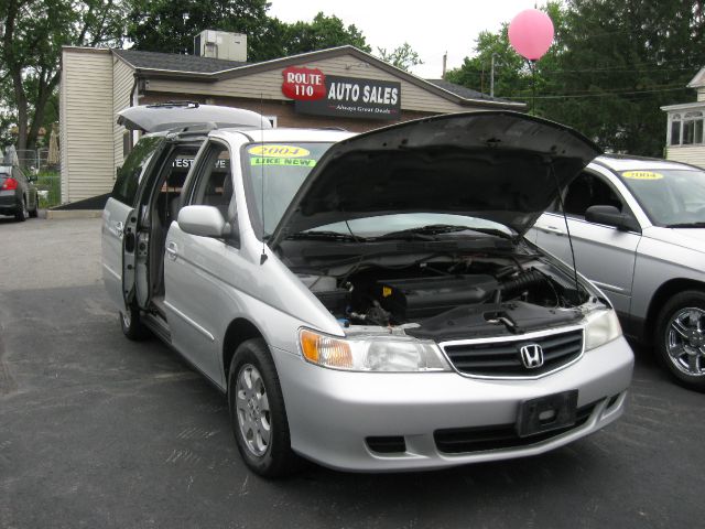 Honda Odyssey 2004 photo 2