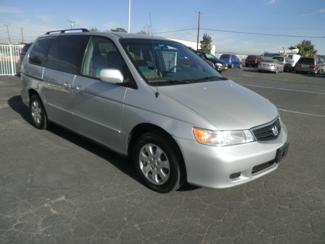 Honda Odyssey 2004 photo 2