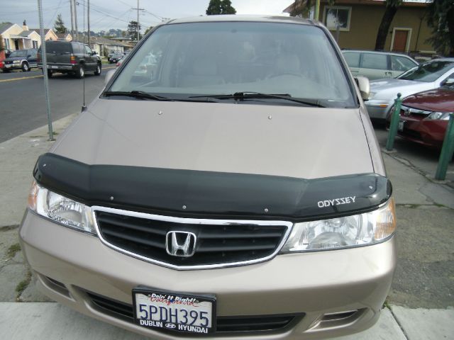 Honda Odyssey 2004 photo 2