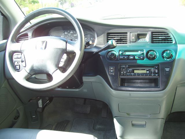 Honda Odyssey 2004 photo 7