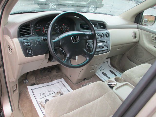 Honda Odyssey 2004 photo 3