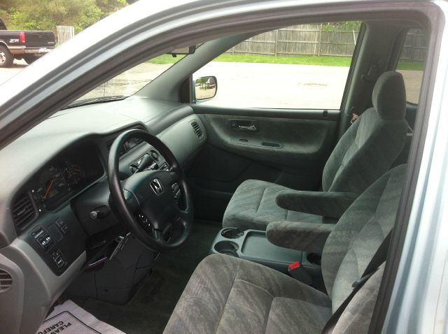 Honda Odyssey 2004 photo 3