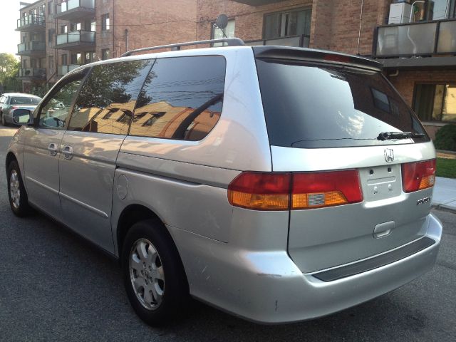Honda Odyssey 2004 photo 2