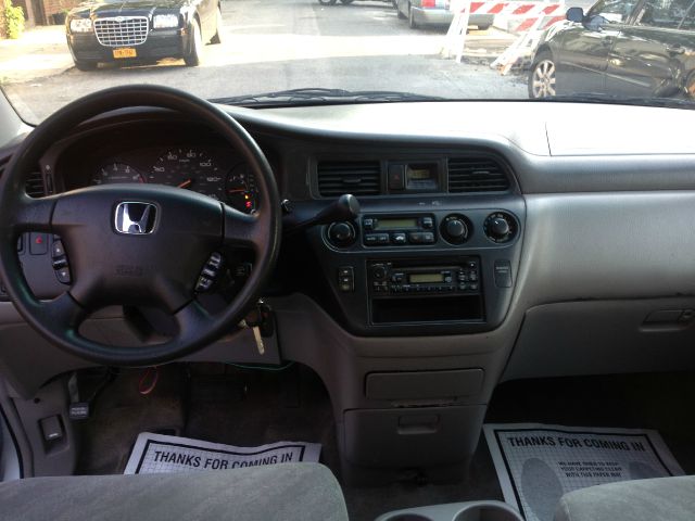 Honda Odyssey 2004 photo 3
