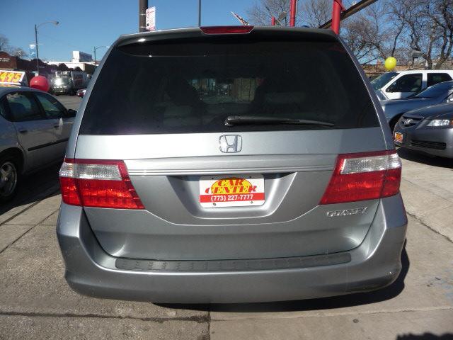 Honda Odyssey 2005 photo 2
