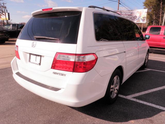 Honda Odyssey 2005 photo 2