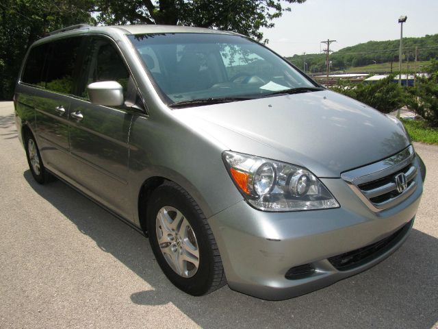 Honda Odyssey 2005 photo 2