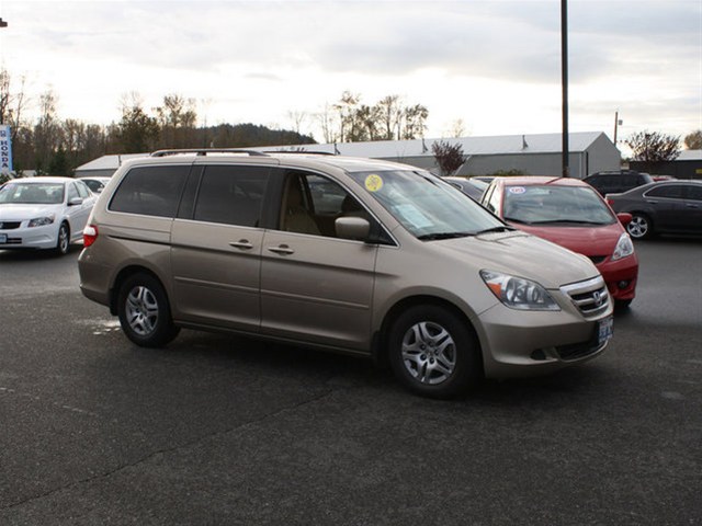 Honda Odyssey 2005 photo 2