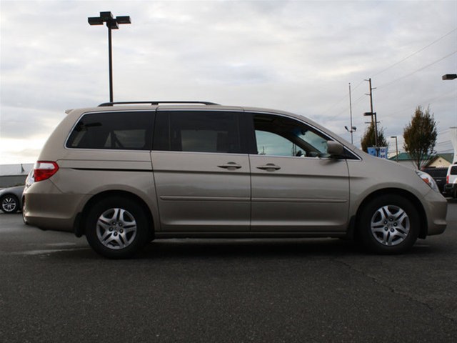 Honda Odyssey 2005 photo 3