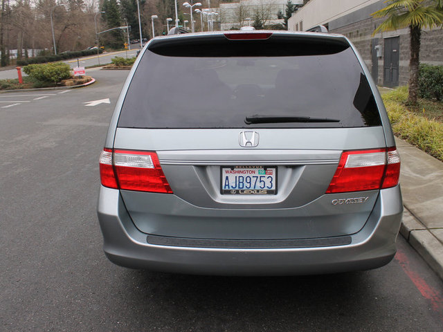 Honda Odyssey 2005 photo 2