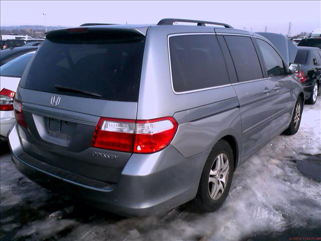 Honda Odyssey 2005 photo 2