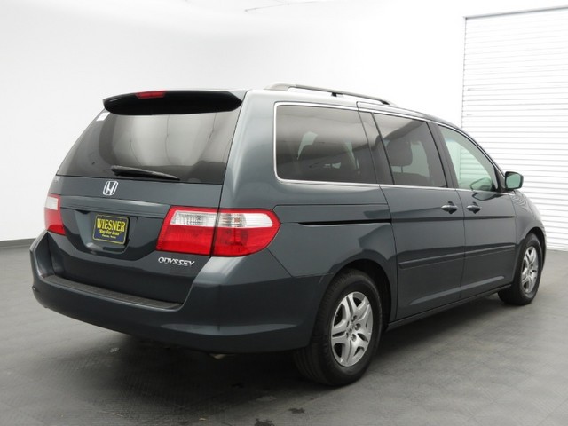 Honda Odyssey 2005 photo 2