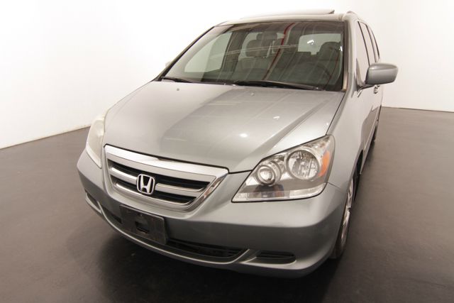 Honda Odyssey 2005 photo 2