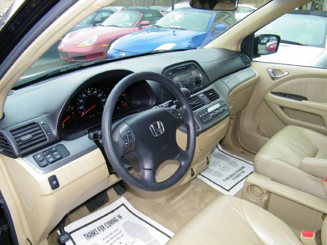 Honda Odyssey 2005 photo 2