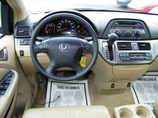 Honda Odyssey 2005 photo 3