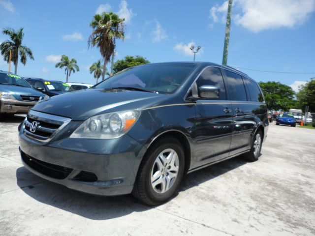 Honda Odyssey 2005 photo 2