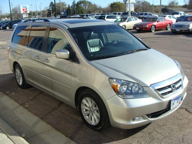 Honda Odyssey 2005 photo 2