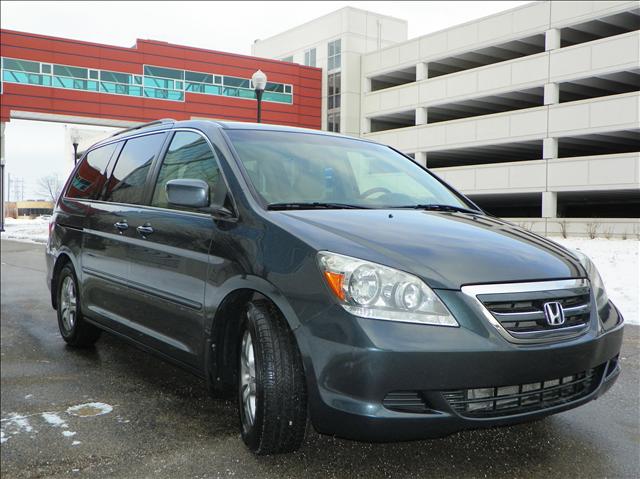 Honda Odyssey 2005 photo 2