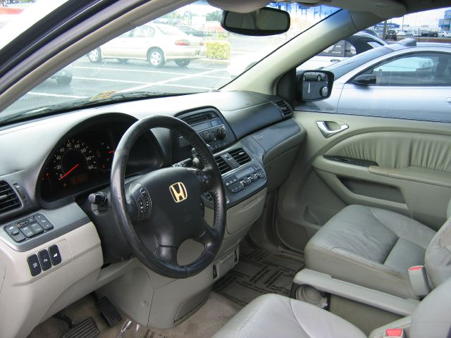 Honda Odyssey 2005 photo 2