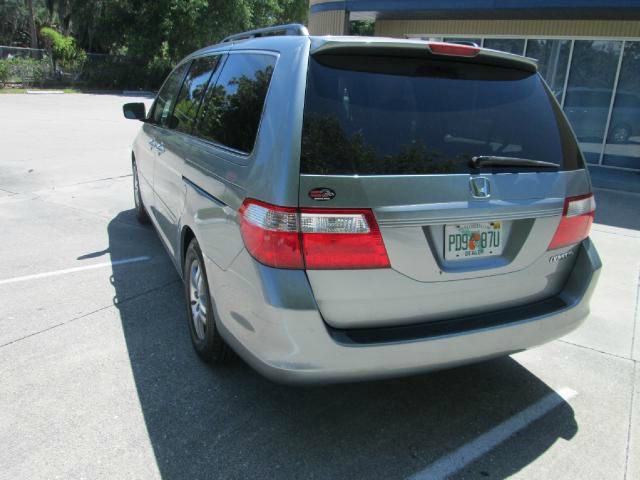 Honda Odyssey 2005 photo 2