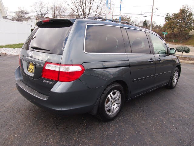 Honda Odyssey 2005 photo 2