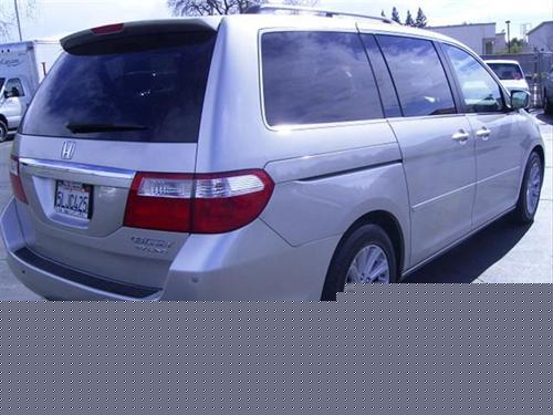 Honda Odyssey 2005 photo 3