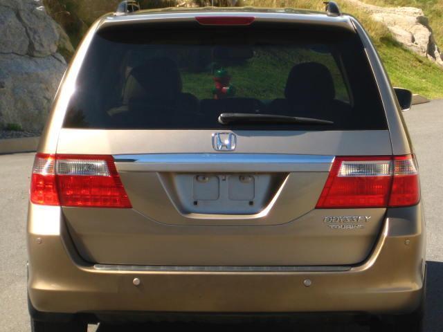 Honda Odyssey 2005 photo 2