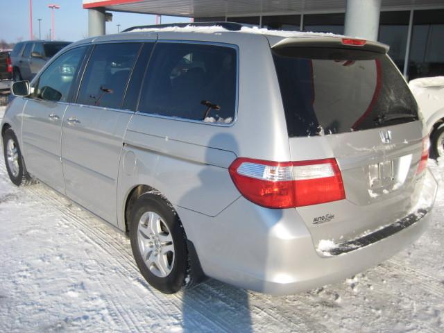 Honda Odyssey 2005 photo 2