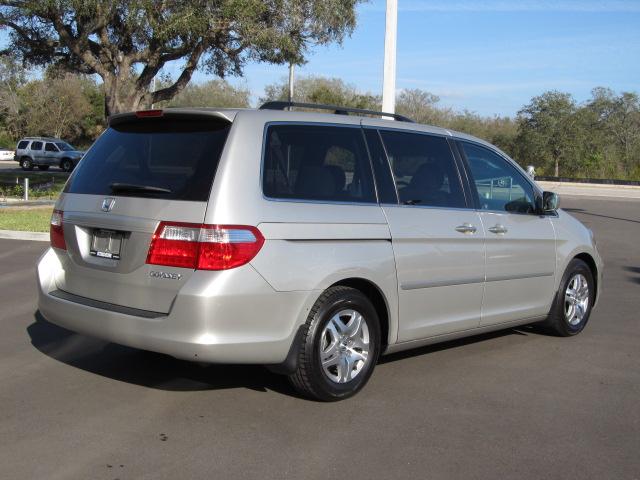 Honda Odyssey 2005 photo 2
