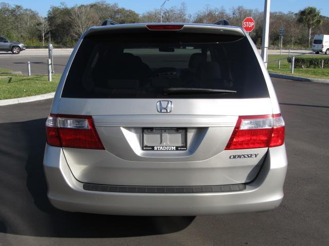 Honda Odyssey 2005 photo 3