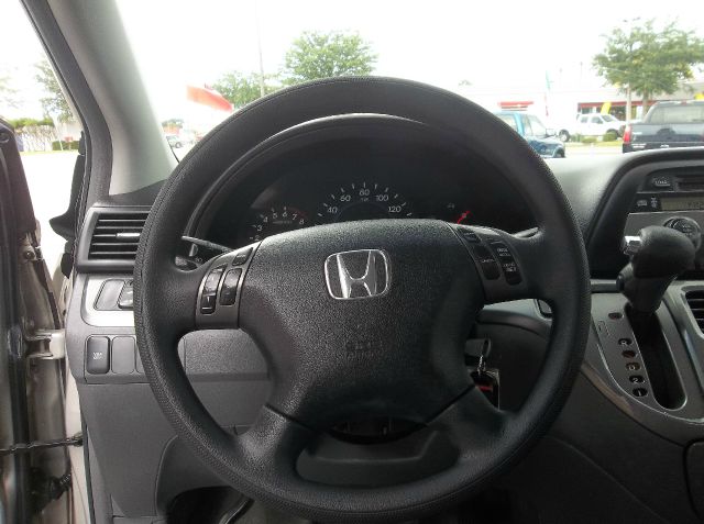 Honda Odyssey 2005 photo 6