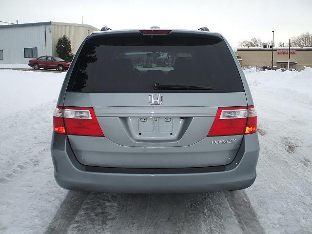 Honda Odyssey 2005 photo 2