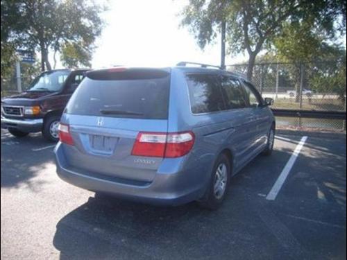 Honda Odyssey 2005 photo 2