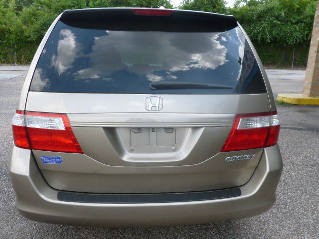 Honda Odyssey 2005 photo 2