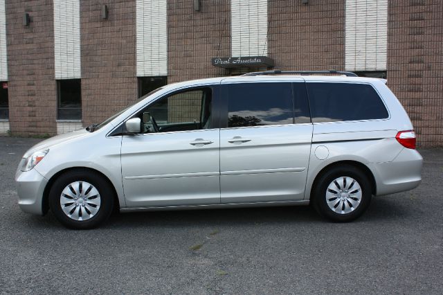 Honda Odyssey 2005 photo 2