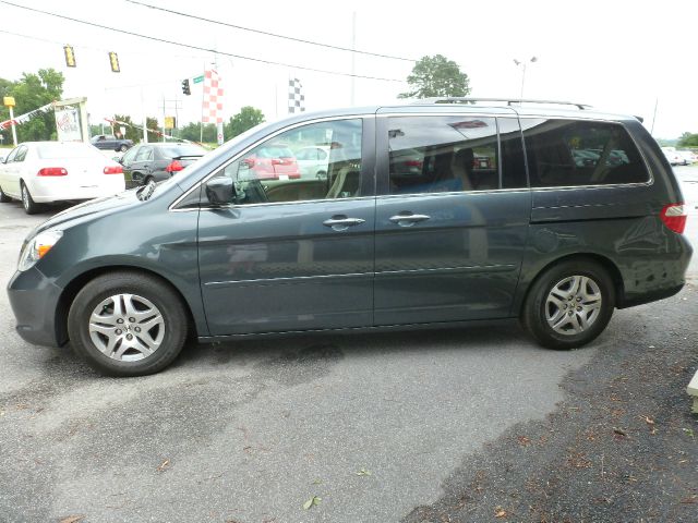 Honda Odyssey 2005 photo 3