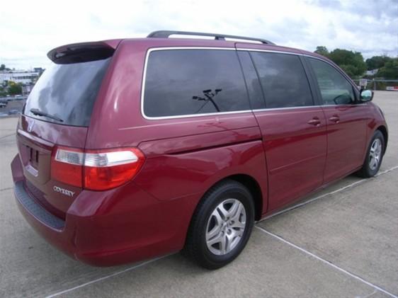 Honda Odyssey 2005 photo 1
