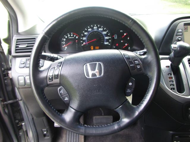 Honda Odyssey 2005 photo 2