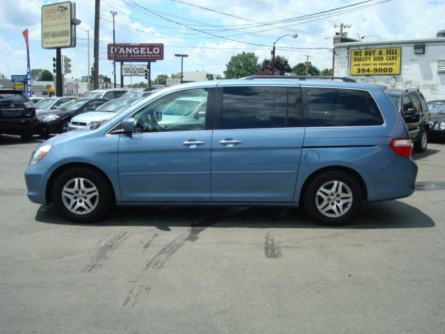 Honda Odyssey 2005 photo 2