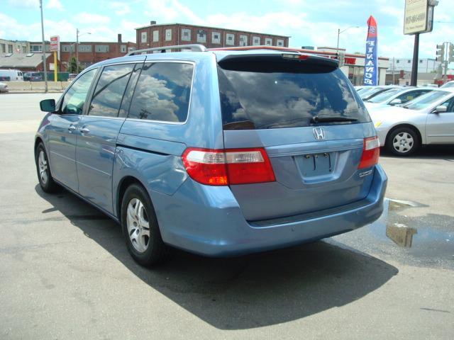 Honda Odyssey 2005 photo 3