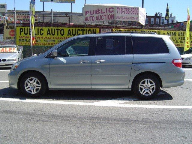 Honda Odyssey 2005 photo 2