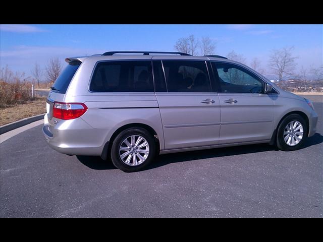 Honda Odyssey 2005 photo 2