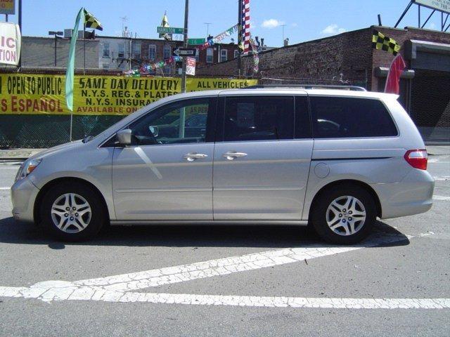 Honda Odyssey 2005 photo 2